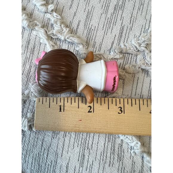 Fisher-Price Little People Mia with Pink White Tope Bunny Pattern 2019 - Picture 4 of 4